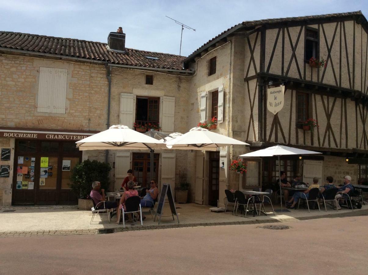 Bed and Breakfast La Vieille Maison Rose Nanteuil-en-Vallee Экстерьер фото