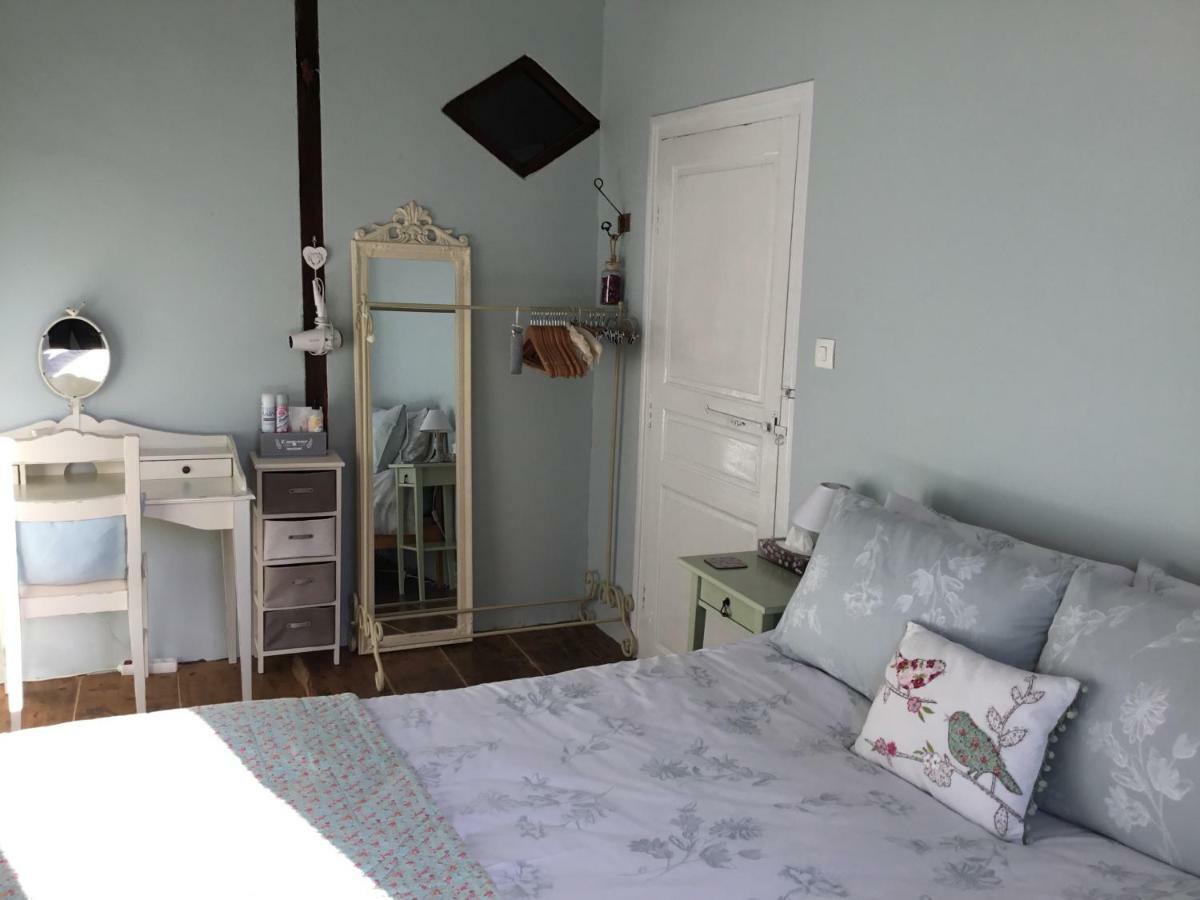 Bed and Breakfast La Vieille Maison Rose Nanteuil-en-Vallee Экстерьер фото